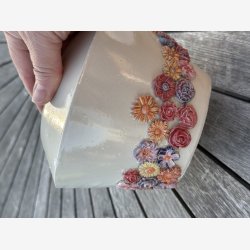 Keramik vase - lkker stor rumlig vase m/blomster dekorationer