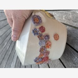 Keramik vase - lkker stor rumlig vase m/blomster dekorationer