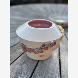 Keramik vase - lkker stor rumlig vase m/blomster dekorationer