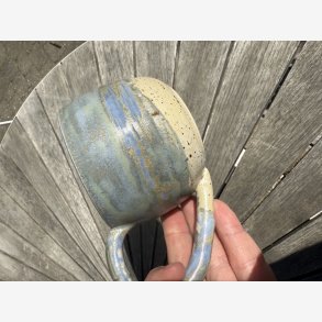 Stort krus med stor hank - lkker bl / creme glasur 