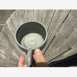 Stort krus med stor hank - lkker bl / creme glasur 