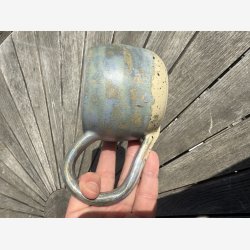 Stort krus med stor hank - lkker bl / creme glasur