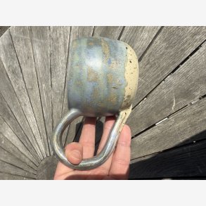 Stort krus med stor hank - lkker bl / creme glasur