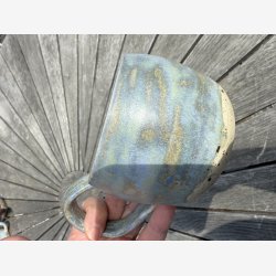 Stort krus med stor hank - lkker bl / creme glasur