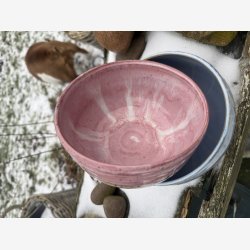 Rund sk�l i l�kker lysbl� glasur